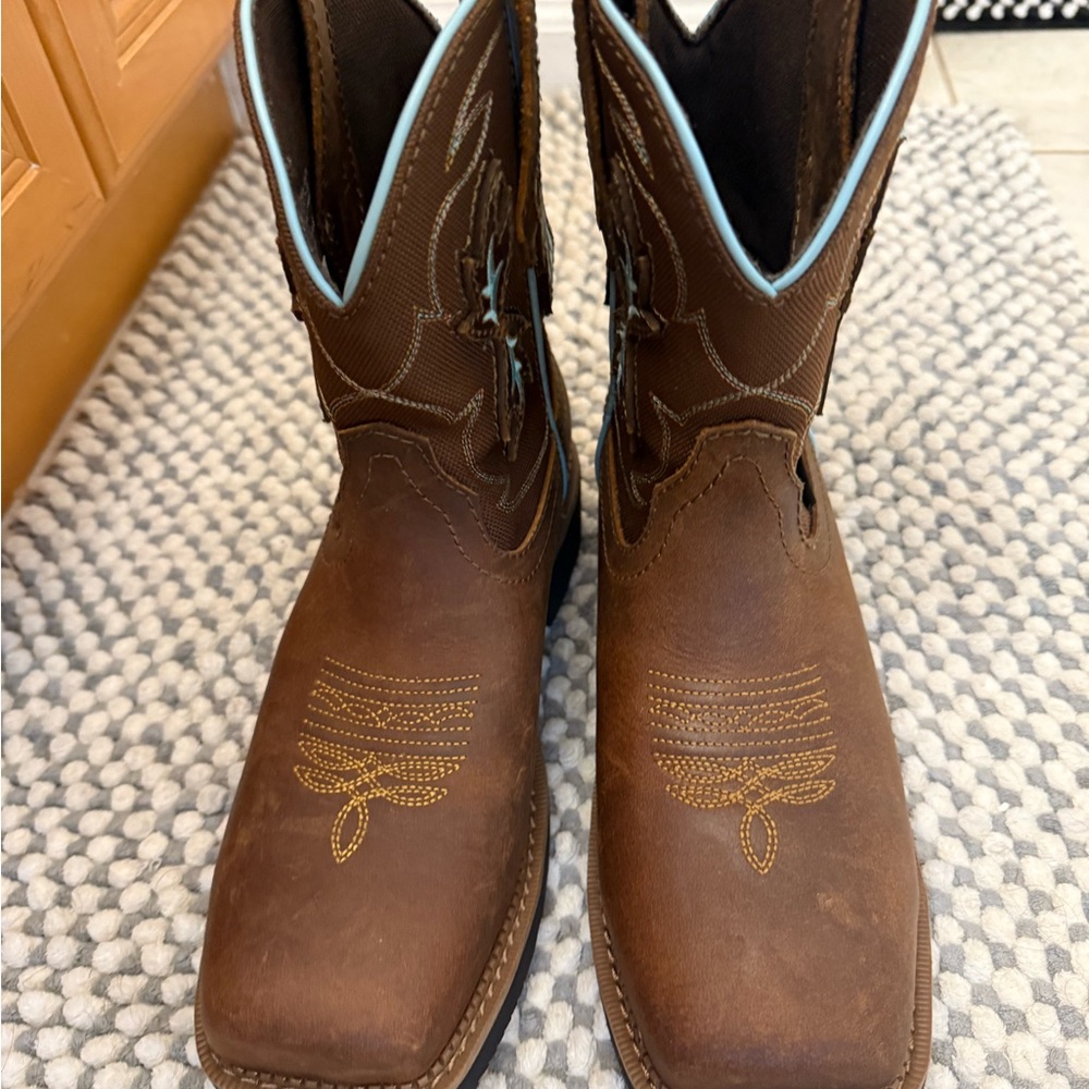 Justin Boots Brown and Pink Western Footwear